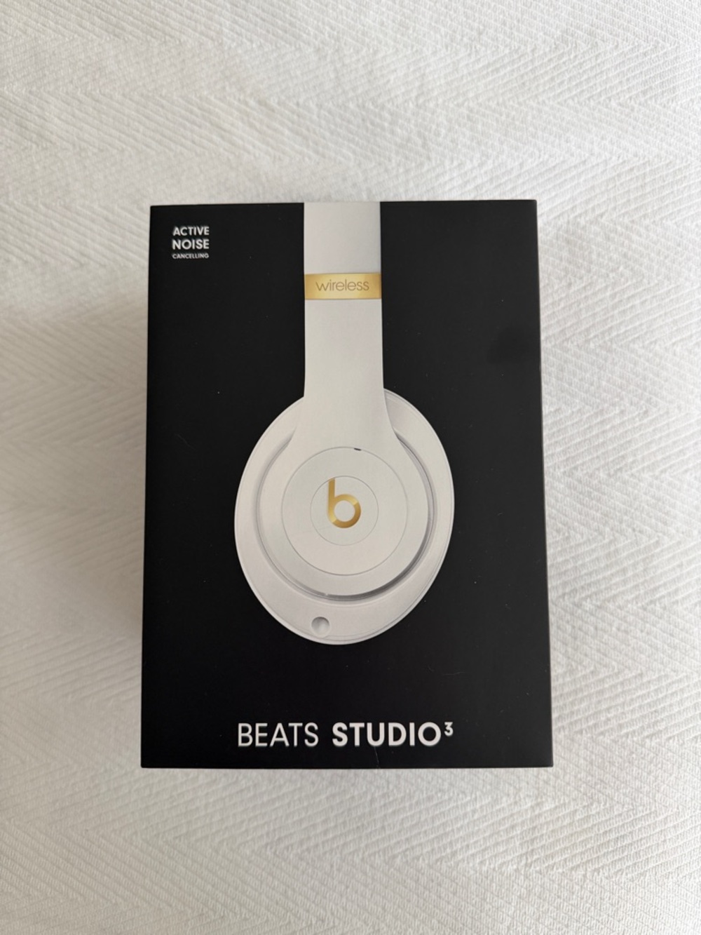 Beats by Dre Studio3 Wireless Over-Ear Headphones - White & Gold